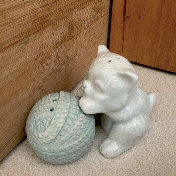 Cat & Yarn | Salt & Pepper | Adorable Kitsch Kitty Set of Kitchenware - Picture 1 of 11